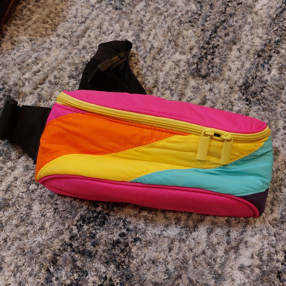 .Benefit Cosmetics Pride Fanny Pack